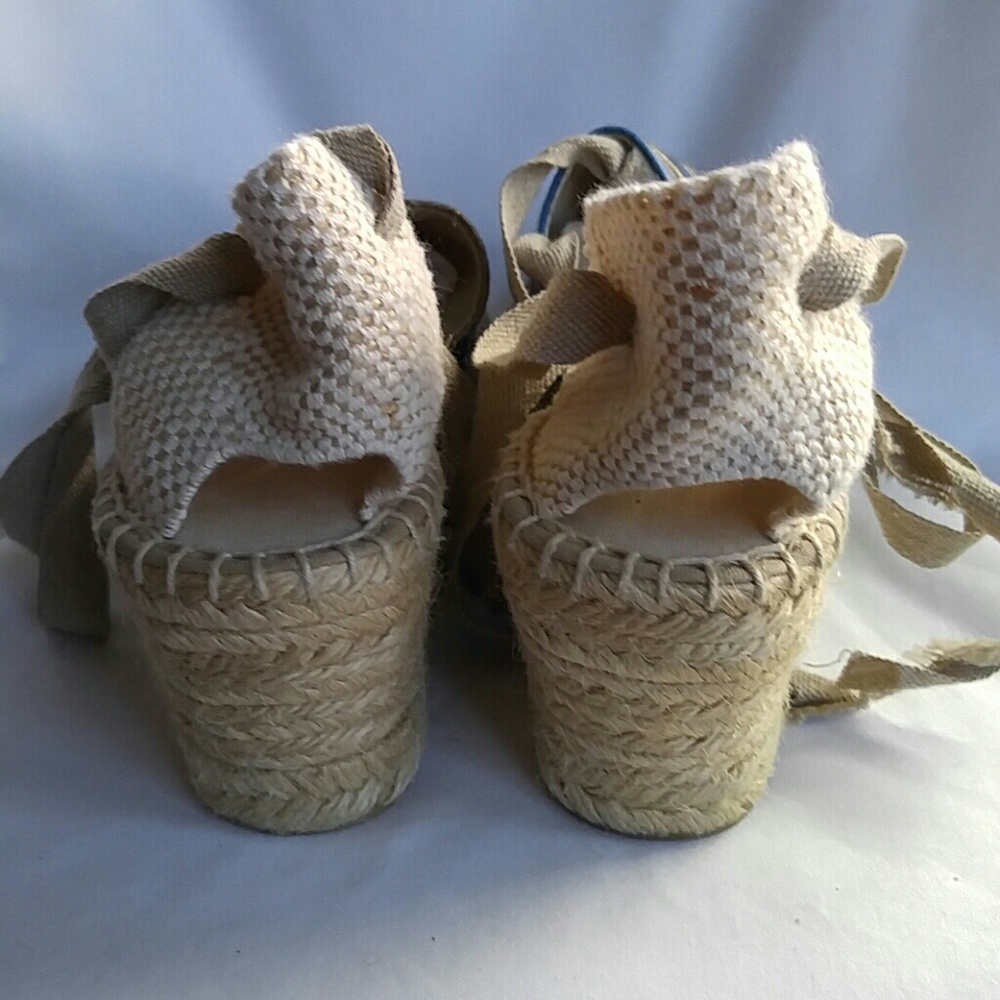 Shoes - Picture 4 of 7